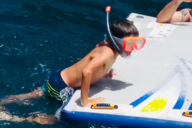 Catamaran ride -Costa Brava with barbecue and drinks. Familiar. - Motion Sickness Reality Check for the First Sailing Stretch
