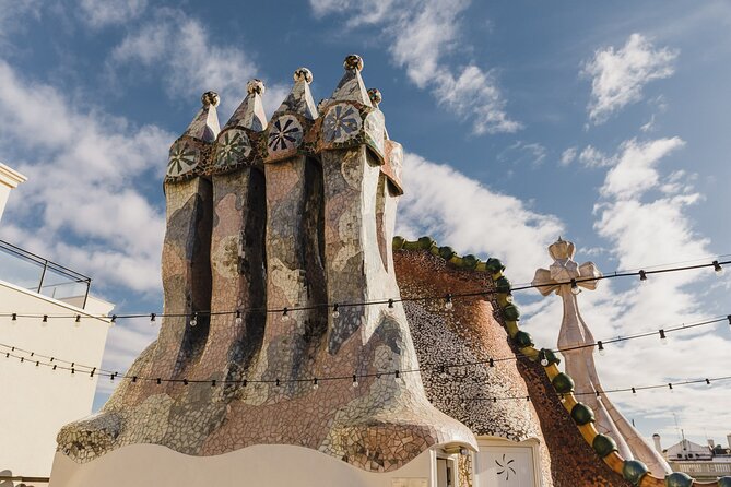 Complete Gaudi Tour: Casa Batllo, Park Guell & Sagrada Familia - A quick reset in Eixample: coffee and snacks on your own