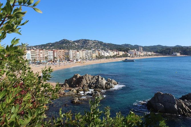 Costa Brava Day Sightseeing Tour with Boat Trip from Barcelona - Coach Comfort: Wi-Fi, Air Conditioning, and Live Commentary