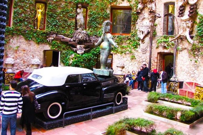 Dali Museum & Cadaques Small Group Tour with Hotel pick-up - Cadaqués: the 3-hour seaside reset between museums