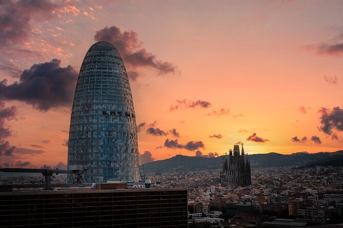 Entrance to the Mirador Torre Glories Barcelona - Torre Glòries and the 360º viewpoint that helps you get oriented