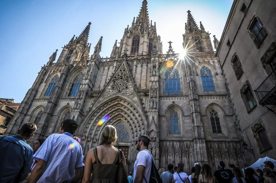 Fast Track: Sagrada Familia & Barcelona Full-Day Tour - Meeting Point and the First Move: Palau de la Música Area