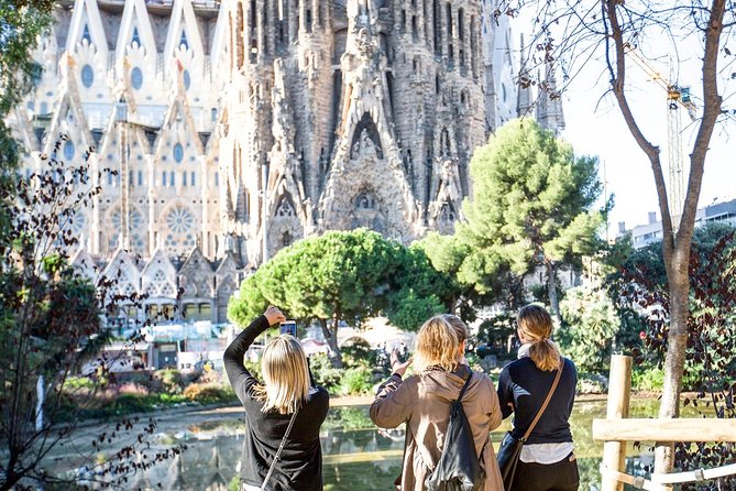 Fast Track Sagrada Familia & Park Guell the best of Gaudí - Why this Gaudi combo makes sense in a tight Barcelona schedule