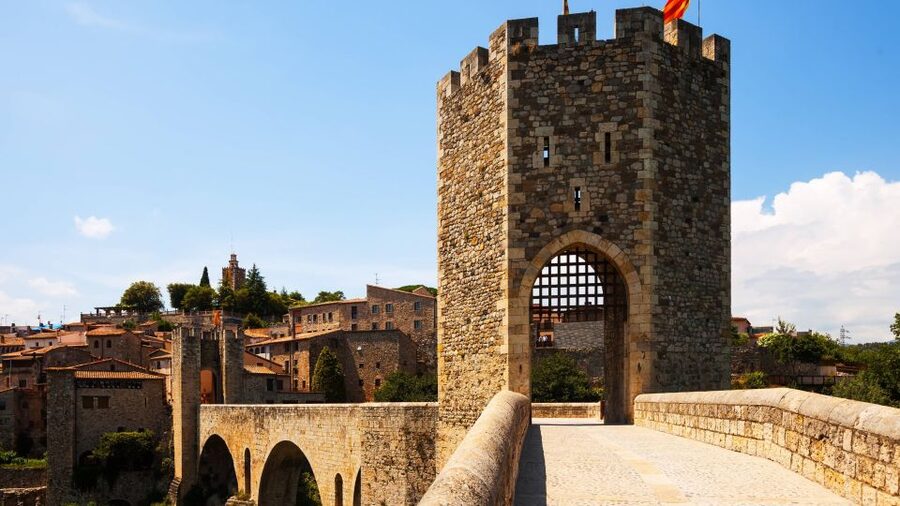 From Barcelona: Besalú & Medieval Towns Tour w/ Hotel Pickup - Garrotxa volcanic views between towns: the scenery you do not plan for