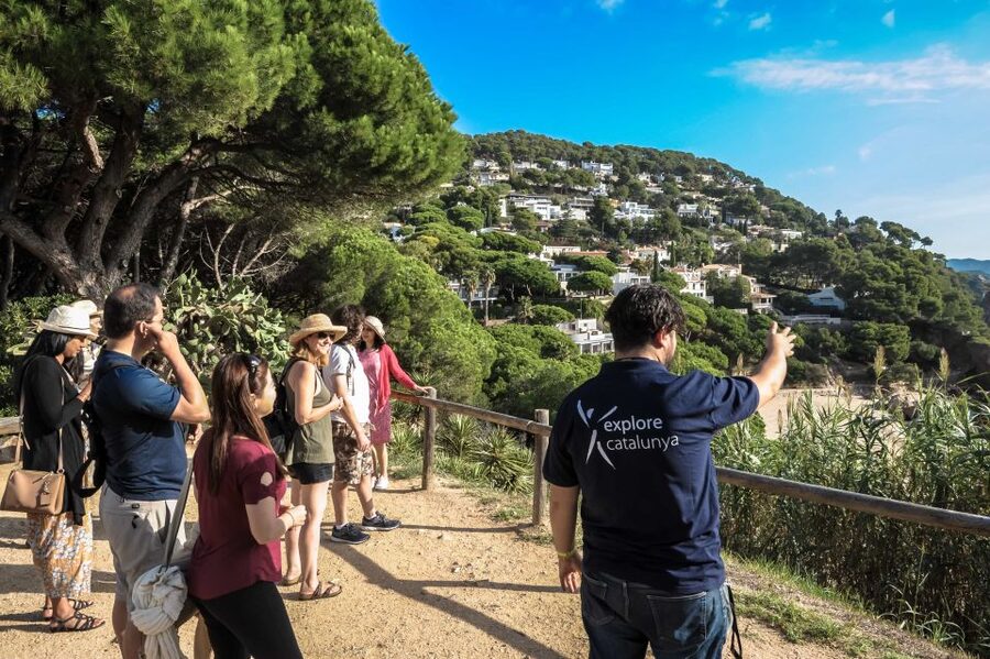 From Barcelona: Costa Brava Day Tour with Lunch - Lunch in a family-owned spot: solid food, plus diet flexibility