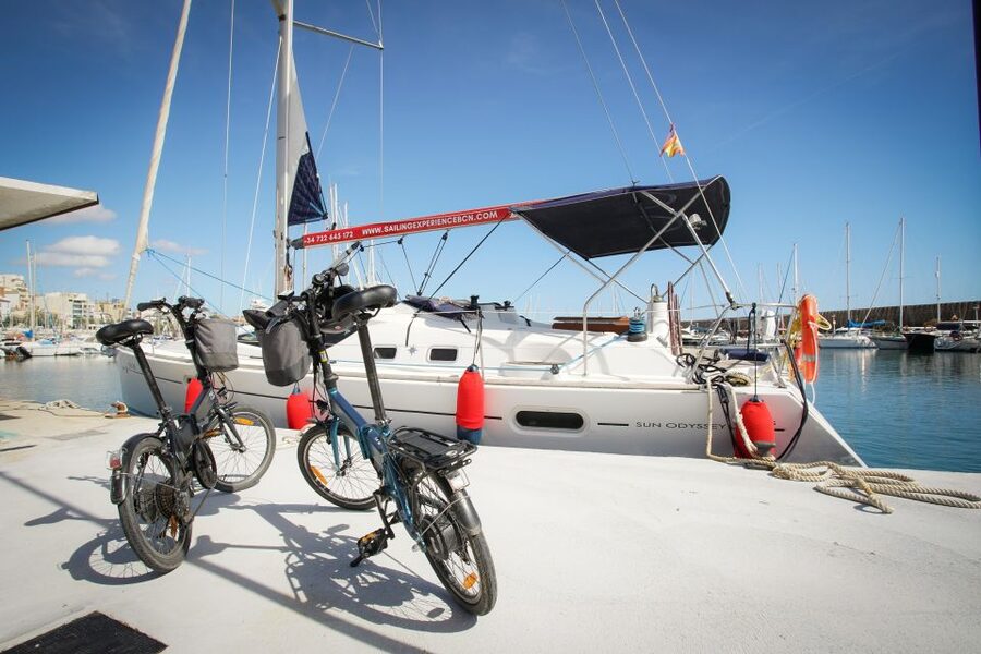 From Barcelona: E-Bike and Sailing Tour with Wine Tastings - Guide quality: the difference between a trip and a good day