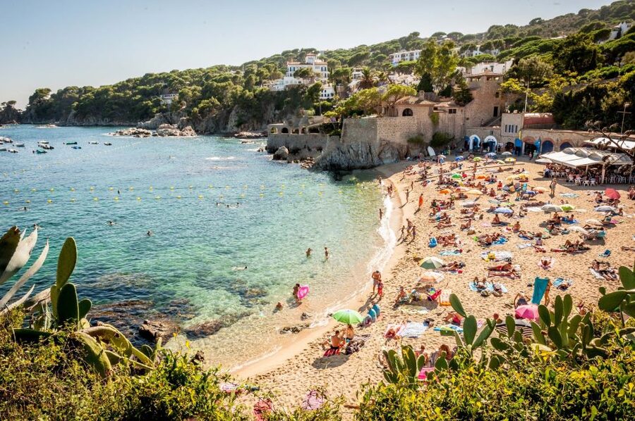 From Barcelona: Girona and Costa Brava Day Tour - Calella de Palafrugell: whitewashed houses and your real swim window