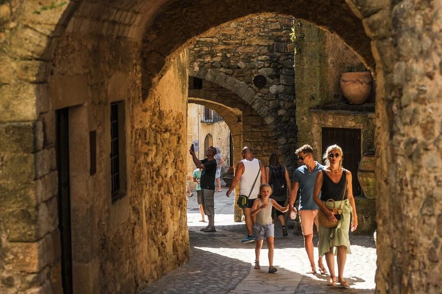 From Barcelona: Girona and Costa Brava Day Tour - Optional afternoon ideas: Cap Roig gardens or rocky coastline time