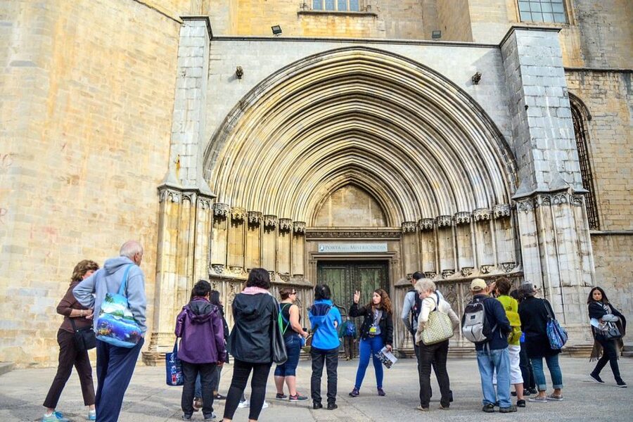 From Barcelona: Girona, Game of Thrones Tour - The medieval walls walk, and how to get the best views without rushing