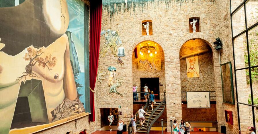 From Barcelona: Girona Guided Tour & Dalí Museum in Figueres - From Barcelona Nord Station to Girona by air-conditioned coach