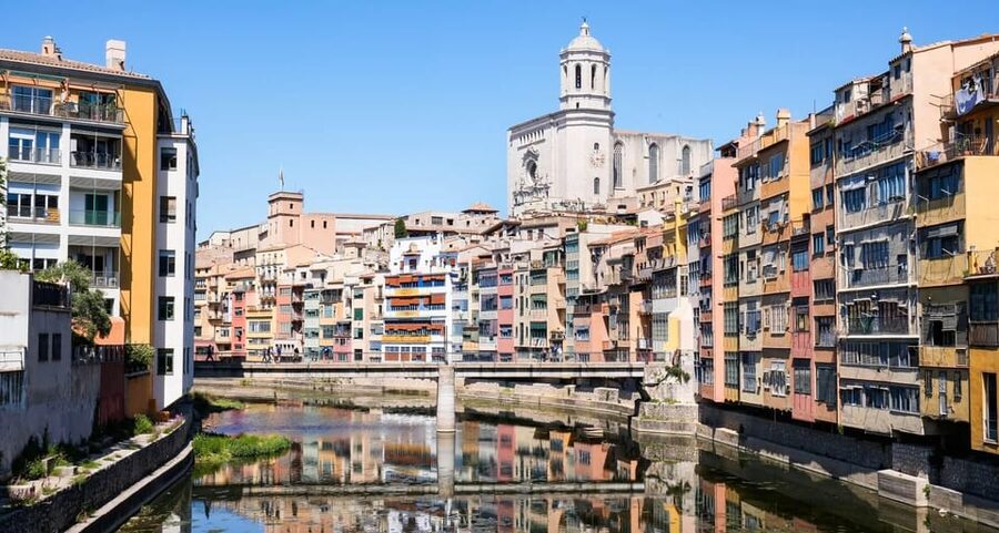From Barcelona: Girona Guided Tour & Dalí Museum in Figueres - The Onyar River postcard views, plus how to make the free time count
