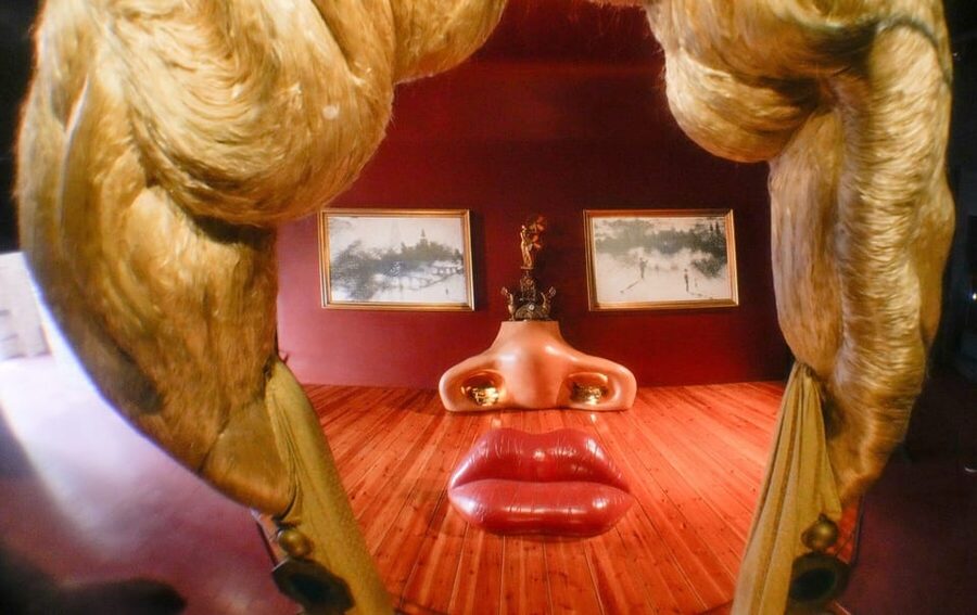 From Barcelona: Girona Guided Tour & Dalí Museum in Figueres - Inside the Dalí Theatre-Museum: what you will see and how to handle the crowds
