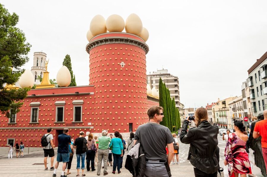 From Barcelona: Girona Guided Tour & Dalí Museum in Figueres - Pace, timing, and what this day trip feels like