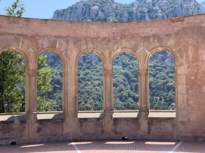 Half-Day Trip to Montserrat Mountain