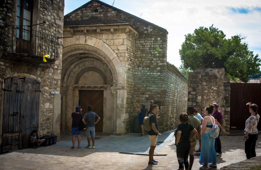 From Barcelona: Medieval Villages Day Tour - Besalú’s arcaded streets, mikveh, and the medieval Jewish heritage