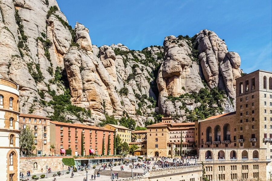 From Barcelona: Montserrat Day Trip with Optional Tickets - How the Barcelona Norte Bus Ride Sets the Tone