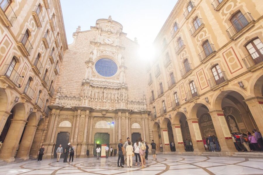 From Barcelona: Montserrat Half-Day Wine and Tapas Trip - Getting from Barcelona: bus comfort, set meeting points, and real timing
