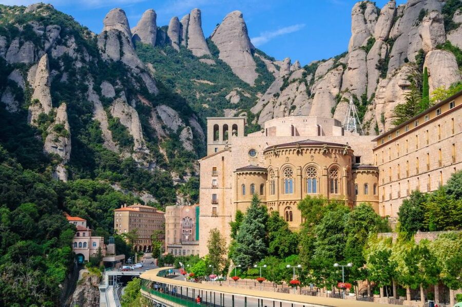 From Barcelona: Montserrat Private Day Trip With Pickup - Free time and the monastery food market stop