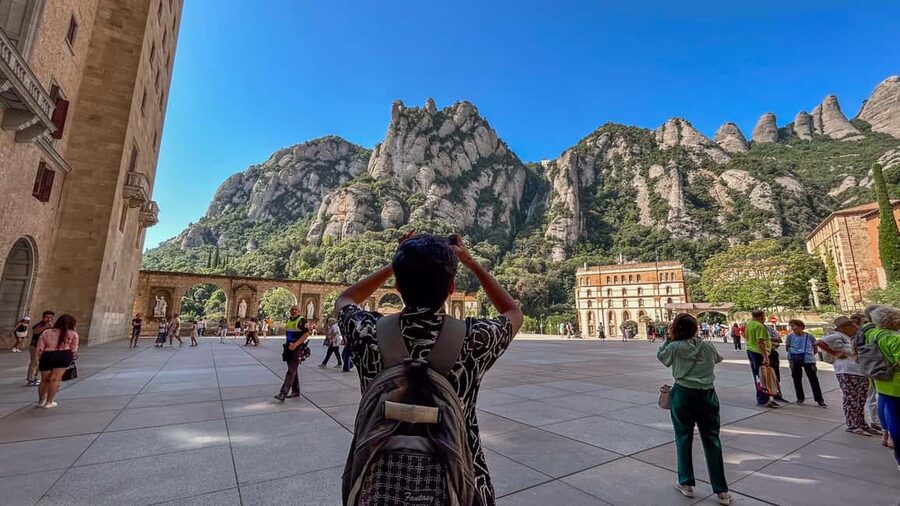 From Barcelona: Montserrat Tour, Rack Railway & Licor Taste - From Estación de Francia to Monistrol: The Getting-There Part Matters