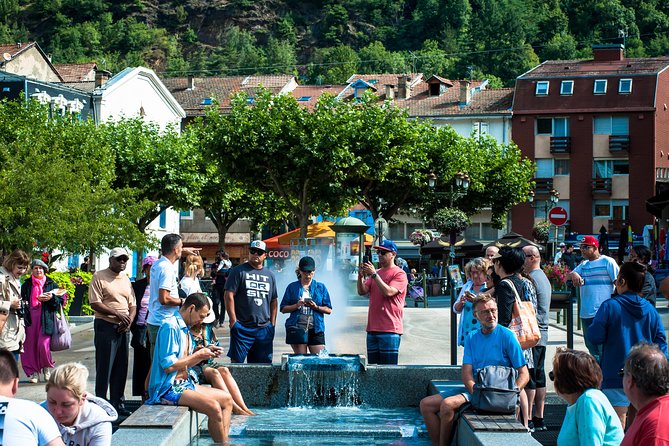 From Barcelona: The Original Andorra, France & Spain Day Trip - Descending into Andorra: the mountain valley stop and a short hike