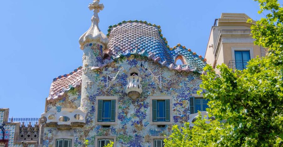 From Costa Brava: Barcelona and Antoni Gaudí's Work Bus Tour - Getting to Barcelona: Pickup Times and a One-Day Rhythm