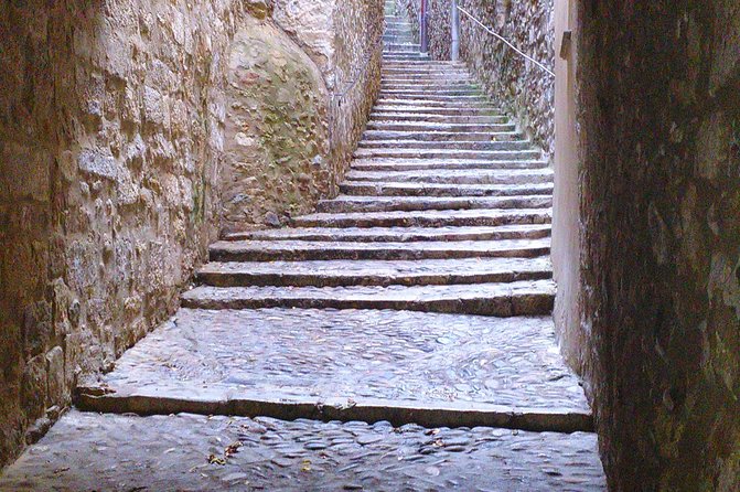 Game Of Thrones Walking Tour in Girona - Plaça dels Jurats and Sant Pere de Galligants: Romanesque calm after the spectacle