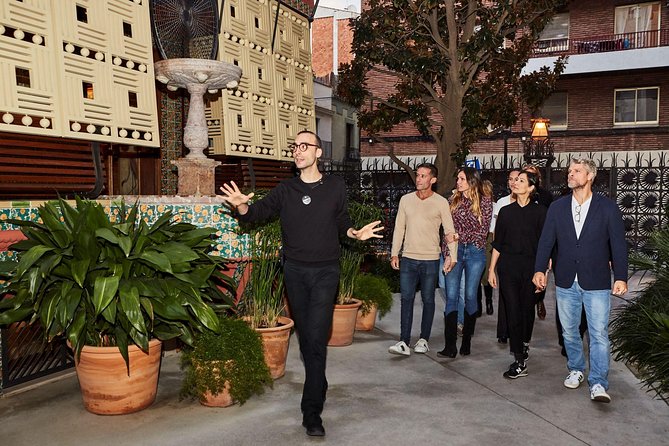 Gaudi´s Casa Vicens Guided Tour - Getting there: the Carrer de les Carolines courtyard meeting point