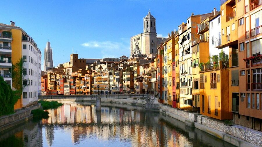 Girona and Figueres Full-Day Tour with Hotel Pick Up - A surreal-art and medieval-city pairing from Barcelona