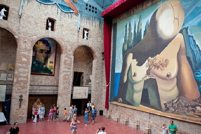 Girona & Dali Museum Small Group Tour with Pick-up from Barcelona - Dalí Theatre-Museum: When the Building Is Part of the Artwork