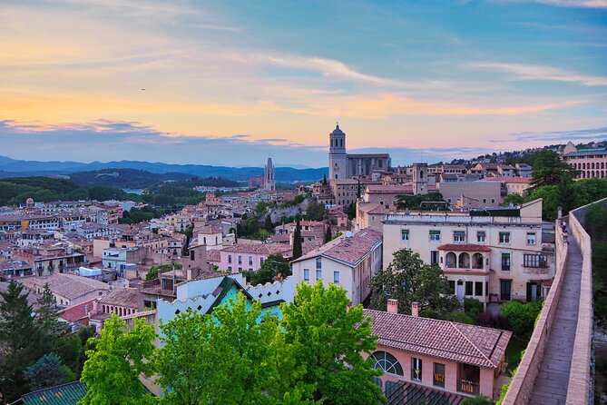 Girona History, Legends, and Food Walking Tour with food tasting - The start at Pl. de la Independència, 19 and what to expect