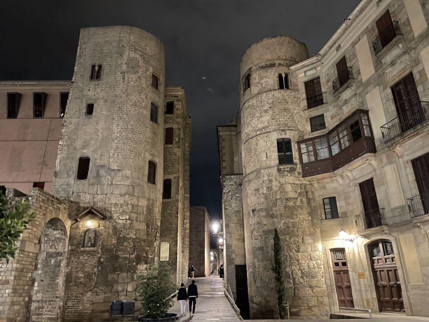 Gothic Quarter and Old City - The Mural del Petó: Local Legend in Street-Art Form