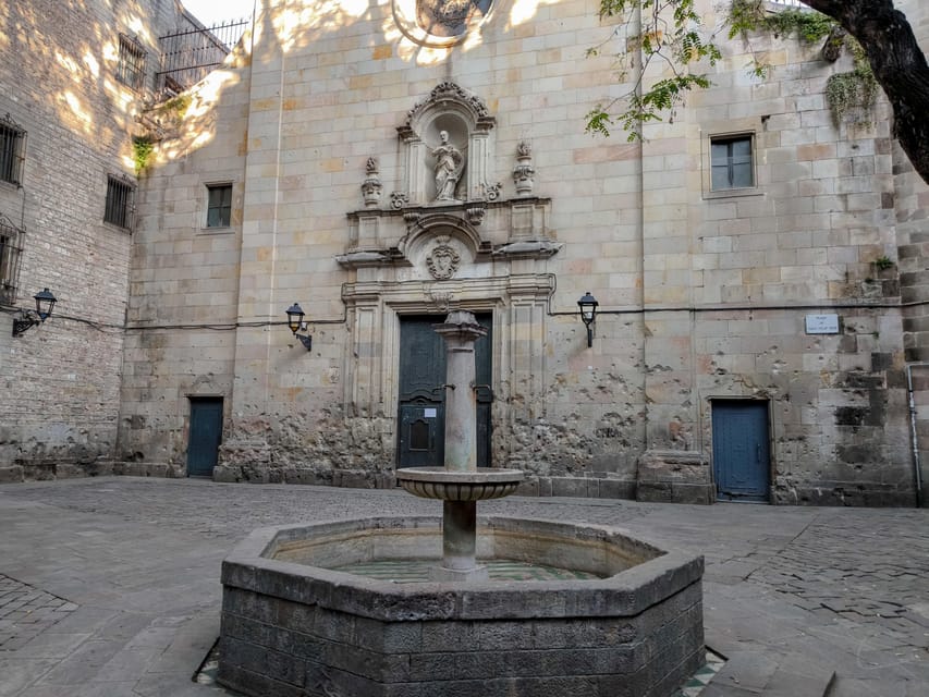 Gothic Quarter & Gaudí's Treasures Small-Group Tour - Gothic Quarter: Narrow Streets, Fast Context, and Real Stories