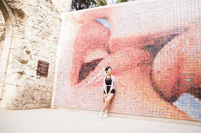 Instagram Photoshoot Tour in Barcelona - Gothic Quarter stop: where old stone gives you instant mood