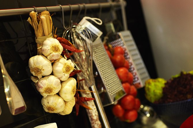 Interactive Paella & Market: Bottomless Wine & Rambla Views - Bottomless Wine And Rambla Views: Social Time Without The Hard Sell