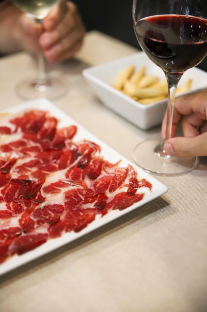 Jamón Experience Essential: Iberian Ham Tasting in Barcelona - The meet-up near Sagrada Familia: Passatge de Simó 26 made easy