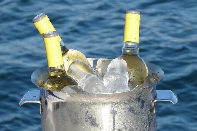 Jazz and Chill Out Sailing in Barcelona - Bar Service, Cash Drinks, and What to Order