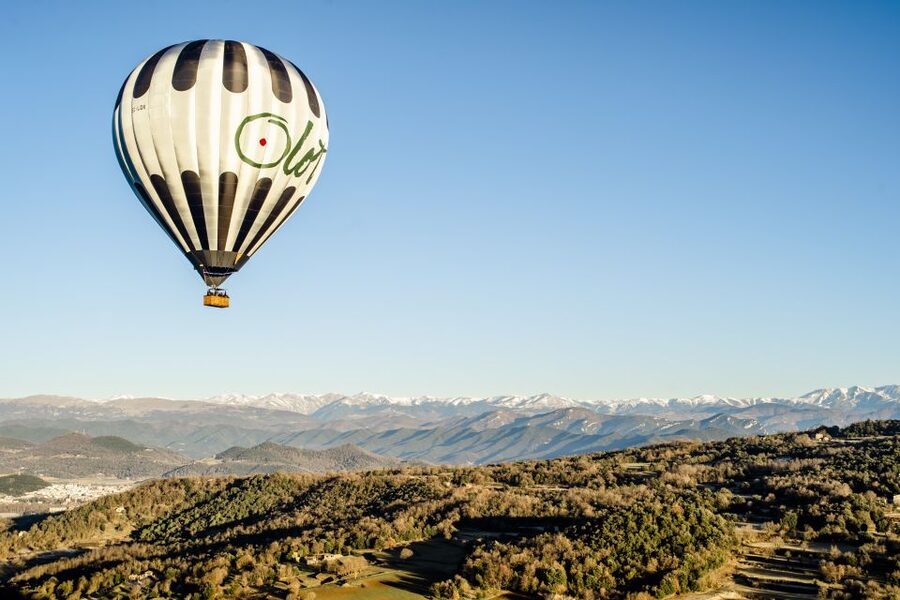 La Garrotxa Volcanoes Half-Day Hot Air Balloon Flight - Photos and the 4WD landing system: what logistics should feel like