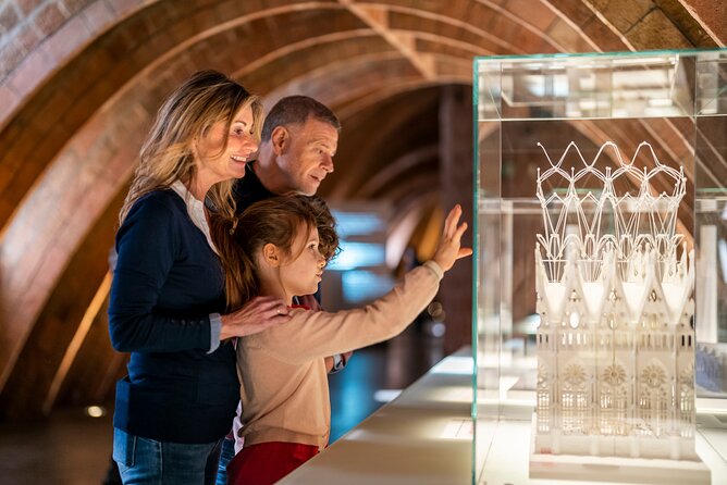 La Pedrera-Casa Mila Admission Ticket with Audioguide - Entering La Pedrera: the building’s “walk through” design