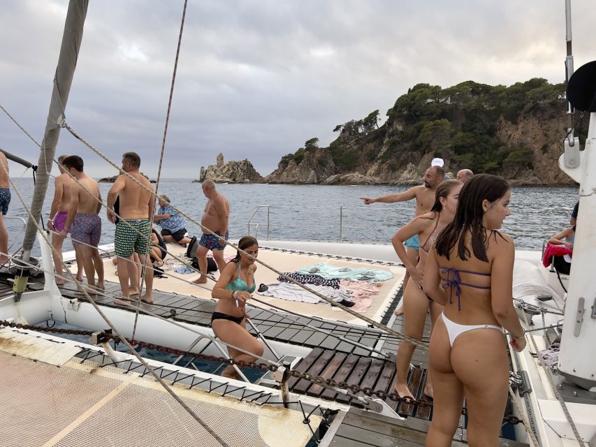 Lloret de Mar: Sunset Catamaran Cruise with DJ and Drinks - Where You Meet and How Check-In Works on Passeig d’Agustí Font