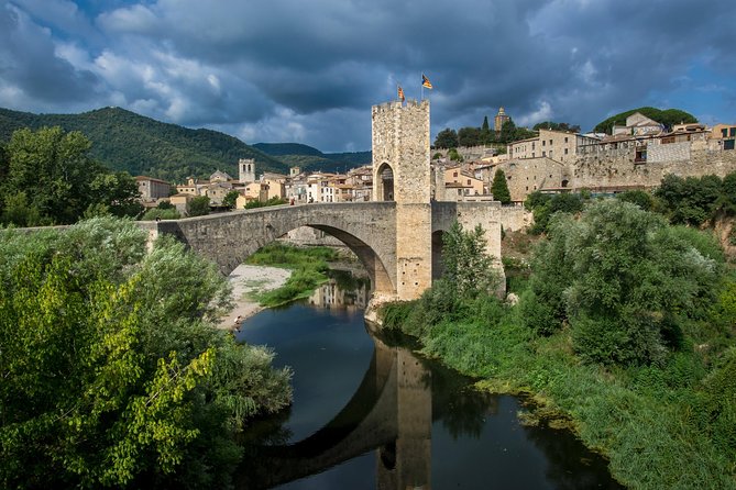 Medieval Three Villages Small Group Day Trip from Barcelona - From Palau de la Música to medieval Girona, how the day really flows