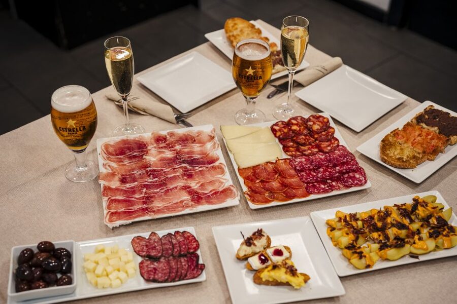 Menu Ibérico - Jamón & Cava near Sagrada Familia - Sagrada Familia timing that actually works with a one-hour menu