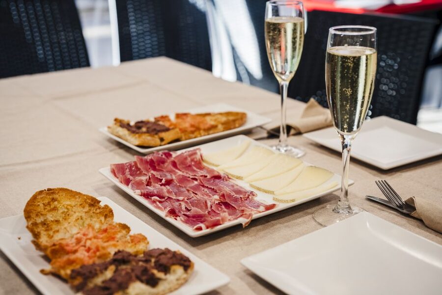 Menú Tapas - Spanish Tastes near Sagrada Familia - Who this tapas menu is best for