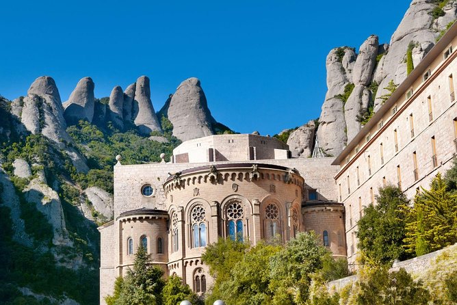 Montserrat: Cog-Wheel, Basilica, Black Madonna & Licor Tasting - Your Free Time Strategy: How to Spend It Without Missing the Good Stuff