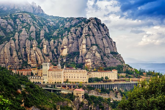 Montserrat: Cog-Wheel, Basilica, Black Madonna & Licor Tasting - What This Tour Is Best For (And What It Is Not)