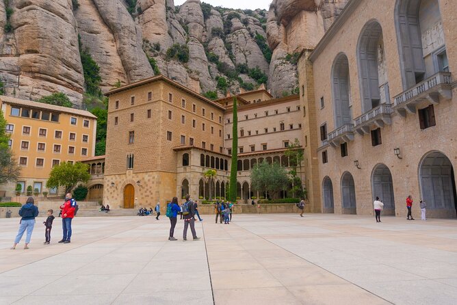 Montserrat: Cog-Wheel, Basilica, Black Madonna & Licor Tasting - Estació de França to Montserrat by Bus, 1 Hour of Orientation