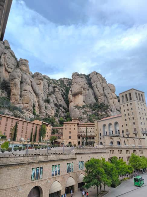 Montserrat Small Group Tour with Train and Cable Car - The 1.5 hours of free time: how to spend it without overthinking