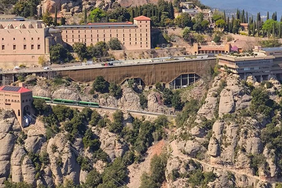 Montserrat Small Group Tour with Train and Cable Car - Cremallera down: a scenic train ride you can actually see