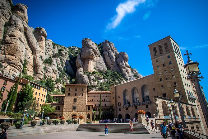 Montserrat & Winery Visit Tour with Traditional Farmhouse Lunch - Basilica, Black Virgin, and the choir: plan your priorities