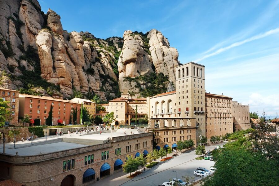 Panoramic Barcelona and Montserrat Excursion - Meeting at Estació del Nord and how the day is paced