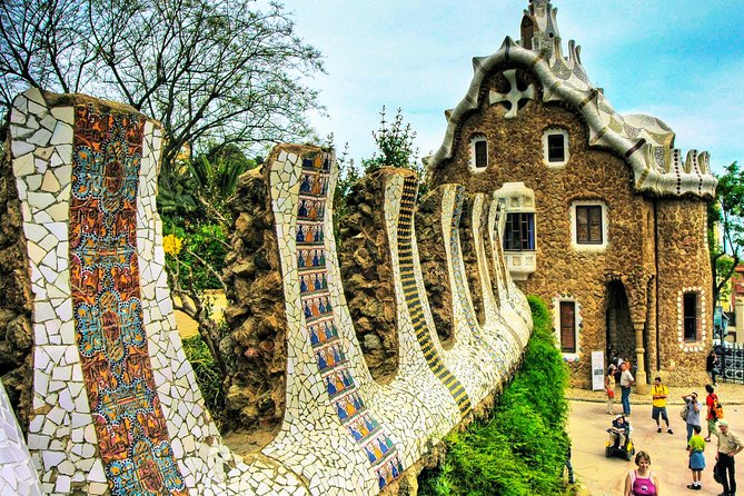 Park Guell and Sagrada Familia Private Tour with Hotel pick-up - Sagrada Familia: making the most of the included 1 hour